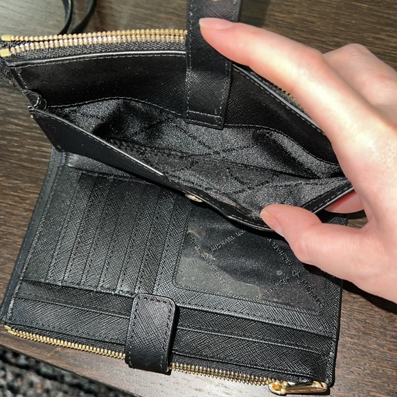 Michael Kors wristlet wallet with phone holder - Picture 4 of 7